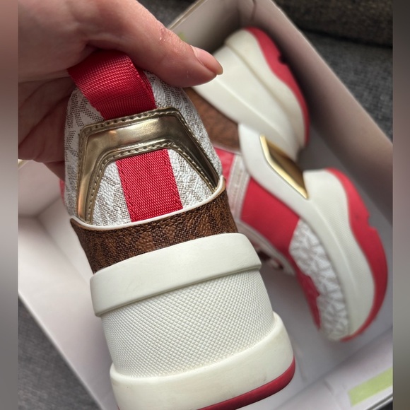 Almost New Michael Kors women  Olympia Trainers β Size 8.5 ! - Picture 8 of 14